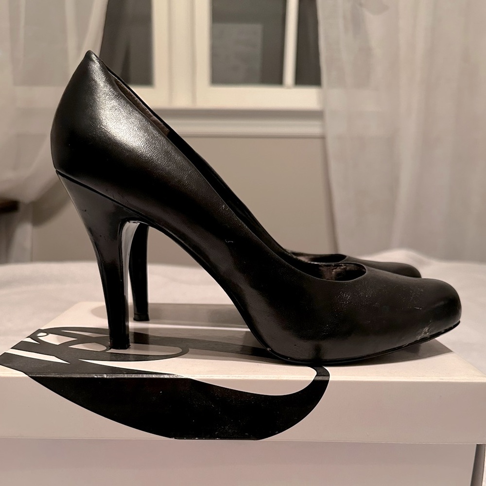 Nine West Enhancingo Black Leather Pumps
